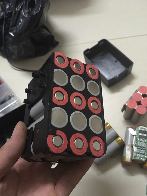 TNS..Vỏ pin makita trượt hộp 3 hàng x 5 cell 18650 có led báo pin và ốc