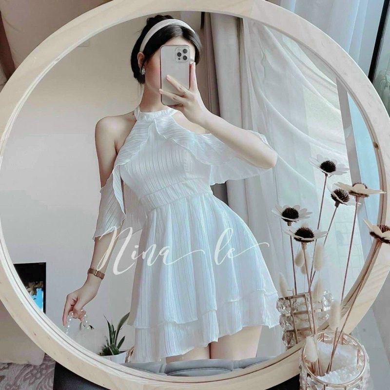 Đầm cổ yếm tay rớt xoè tầng