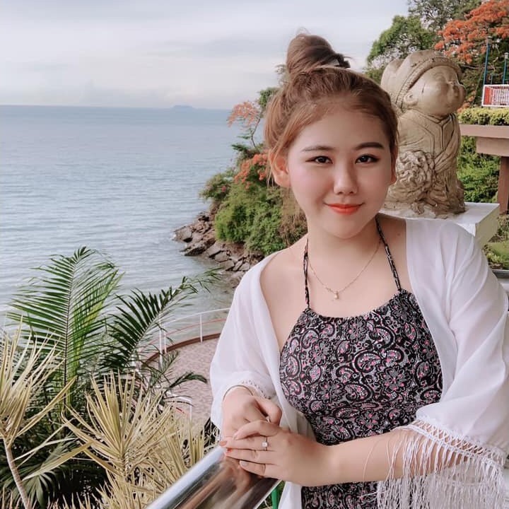 Áo khoác đi biển viền tay tua rua