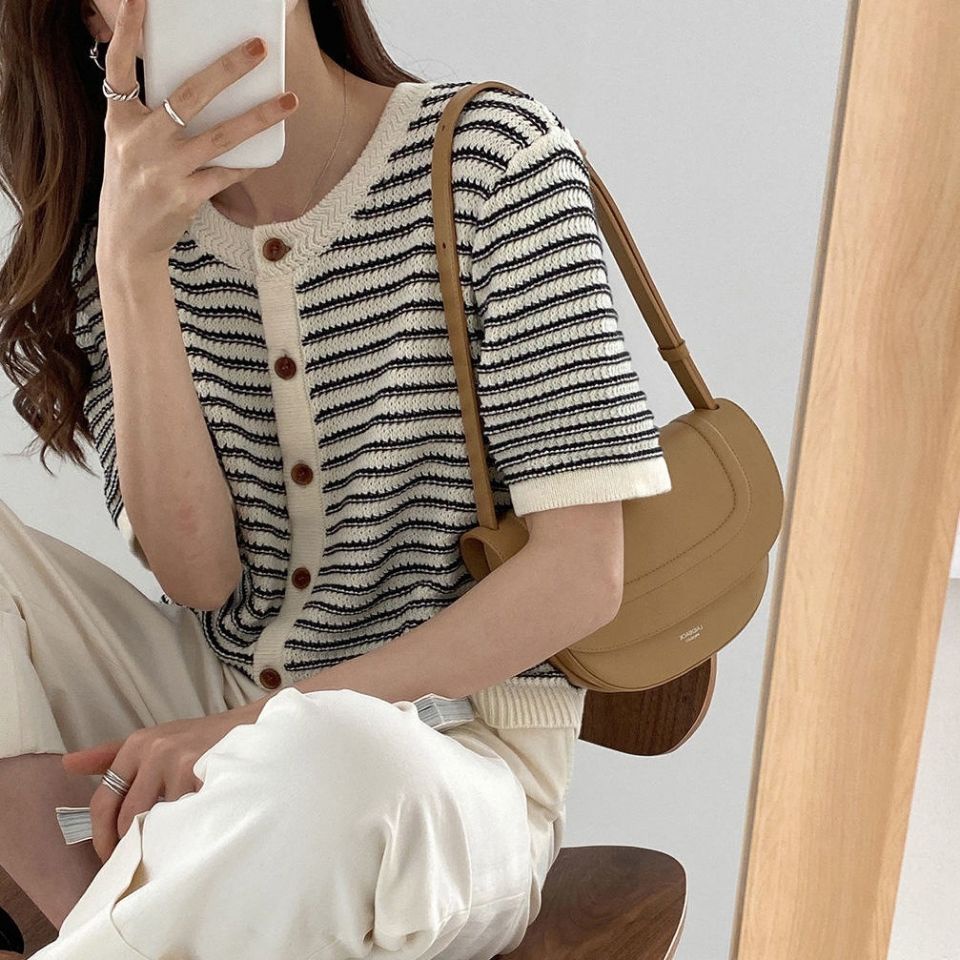 [LININ] Áo Tay Lửng Kẻ Sọc Màu Sắc Tương Phản Phong Cách Hàn Quốc Dễ Phối Đồ