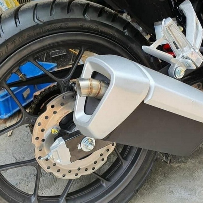 Tiêu đích pô gắn xe winner x, tạo đường khói xả xuống đường, không xả lên trên