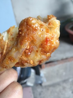 Bánh tráng sate ủ lá chuối