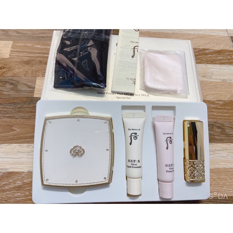 Set phấn phủ whoo đông y tặng kèm 3 món.