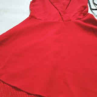 Váy xoè cổ vec thiết kế