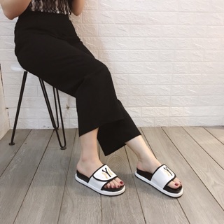 Dép ny đế bánh mỳ