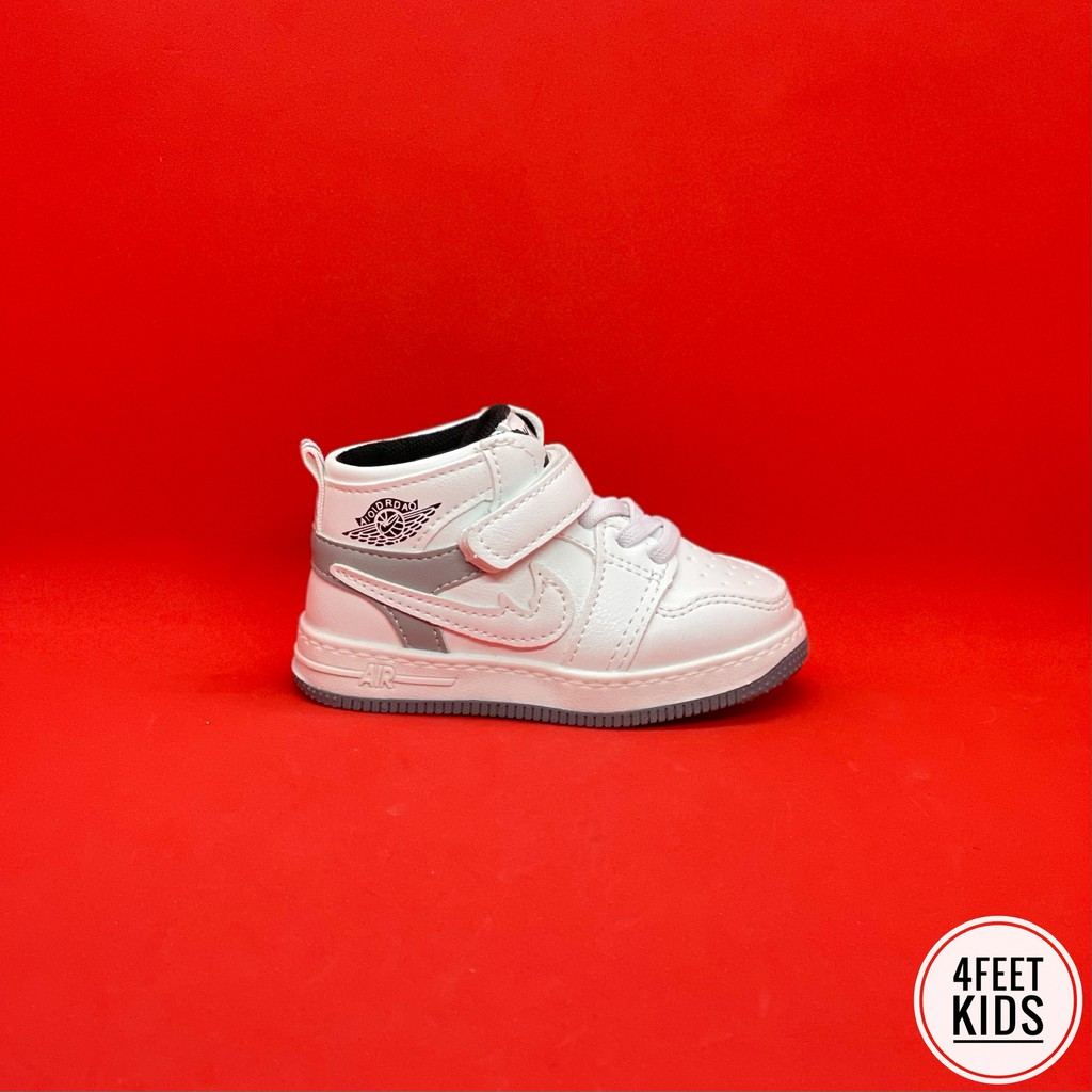 Giày sneaker thể thao trẻ em từ 1-10 tuổi, đế mềm tạo cảm giác ôm chân giúp bé thoải mái trên mỗi bước chạy