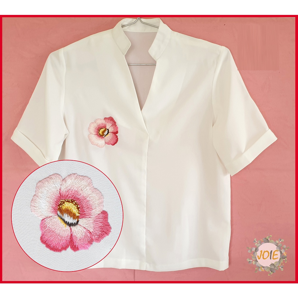Áo sơ mi trắng nữ thêu tay truyền thống, họa tiết hoa gạo, vải linen rủ mềm mại, mát mẻ JOIE size M