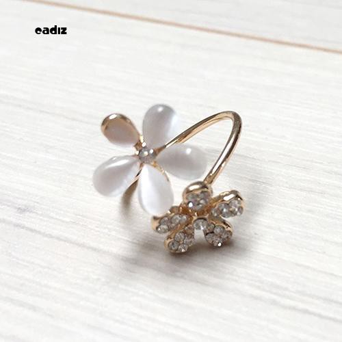 Nhẫn hở đính đá hình hoa cúc sang trọng