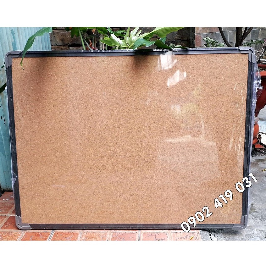 Bảng ghim bần khung nhôm màu cafe 60 x 80cm DQ Plus