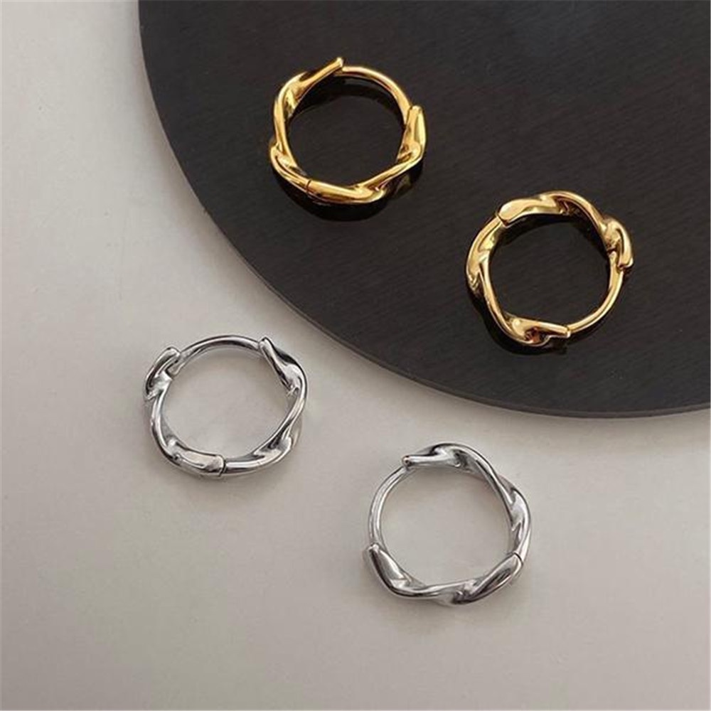 Khuyên tai tạo hình độc đáo thời trang cho nữ