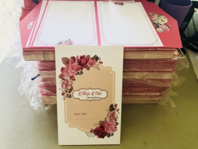 THIỆP CƯỚI HOA HỒNG TRẮNG (bao gồm công in hoàn chỉnh