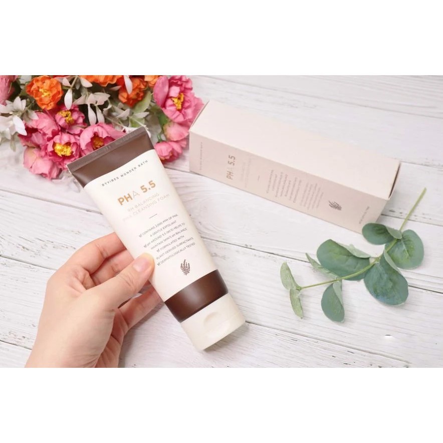 Sữa rửa mặt Byvibes Wonder Bath PHA 5.5 PH Balancing PHA Cleansing Foam 150ml giúp làm sạch các tế bào da chết vô cùng n