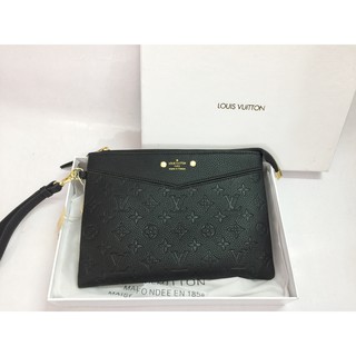 Clutch Cầm Tay LV