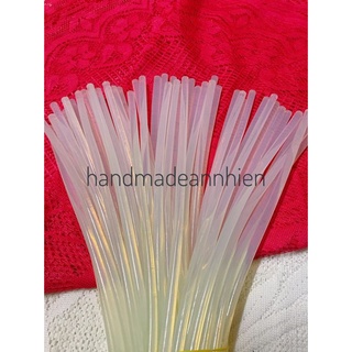 1 cây keo nến nhỏ 26.5 x 0.7cm / Keo silicon