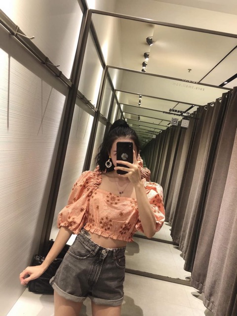 Áo croptop tay phông thêu hoa tuồn