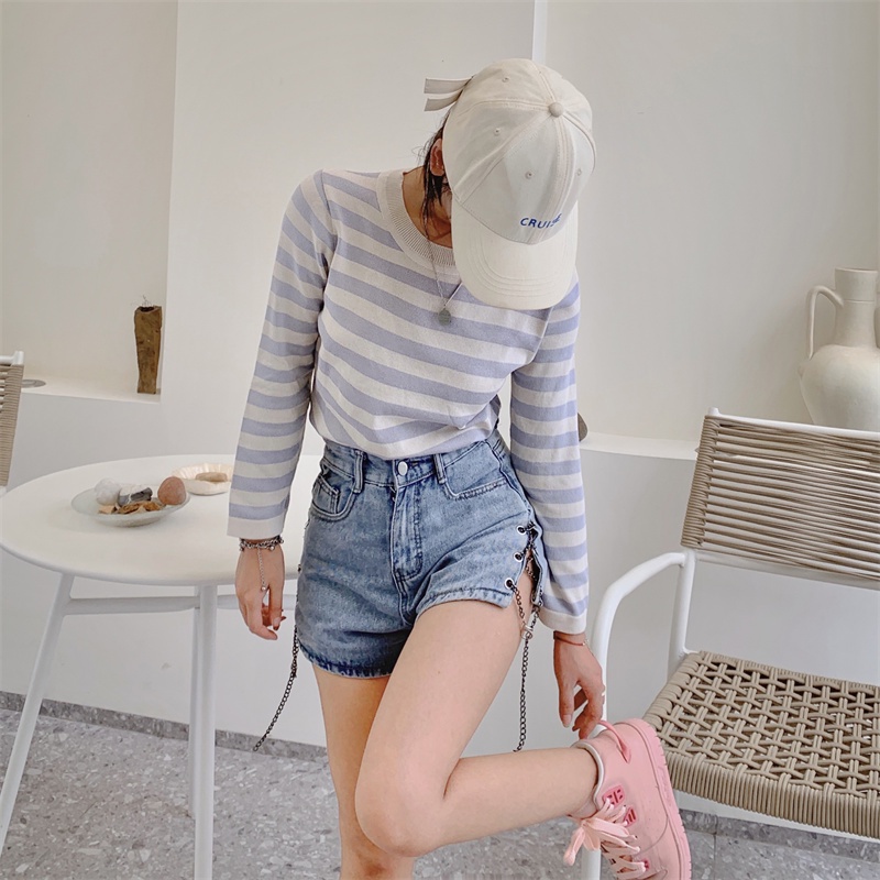 Áo len dáng rộng họa tiết kẻ sọc ngang phong cách mới cho nữ