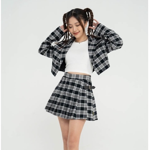 Áo Khoác Blazer Nữ BOO Dáng Croptop Họa Tiết Kẻ Caro Đính Patch BOOLAAB