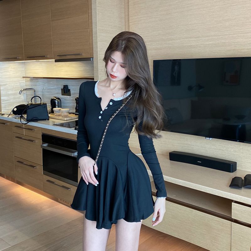 Đầm Thun Tay Dài Phối Ren Cổ Dáng Xoè