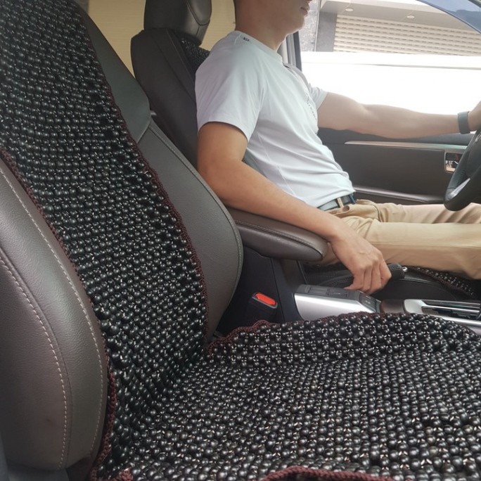 Sản Phẩm Đệm hạt gỗ tựa lưng massage lót ghế ô tô 100% gỗ Mun tự nhiên, đan kết diềm mép cao cấp .