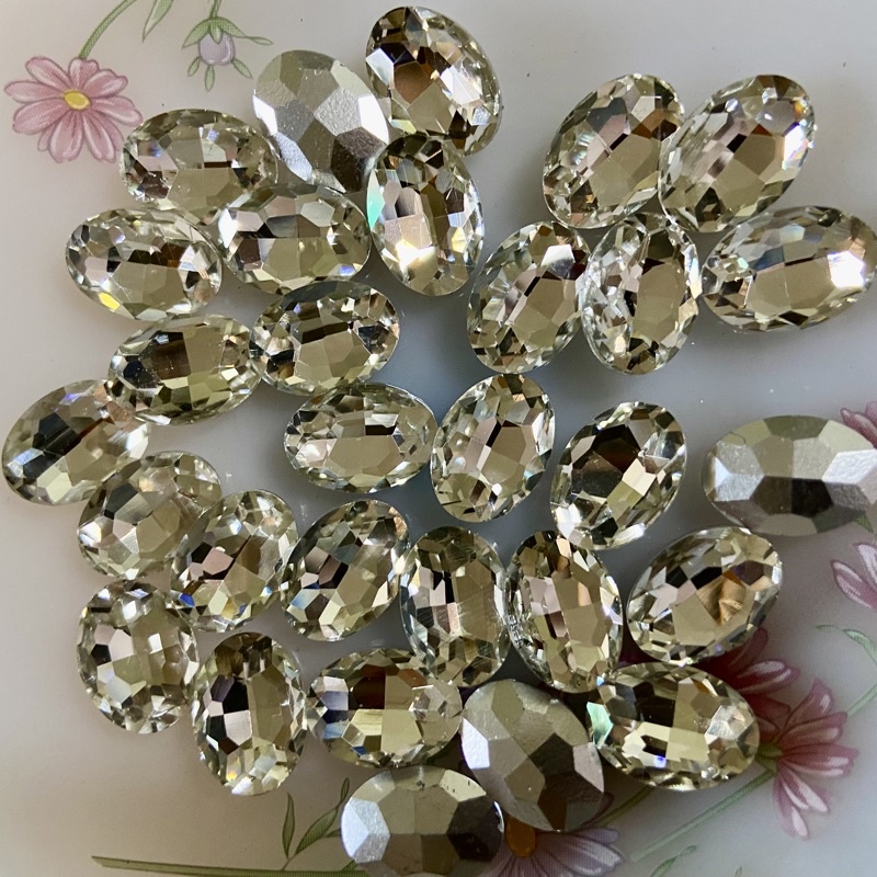 1 viên đá đại trắng trang trí móng tay nail , túi sách giày dép