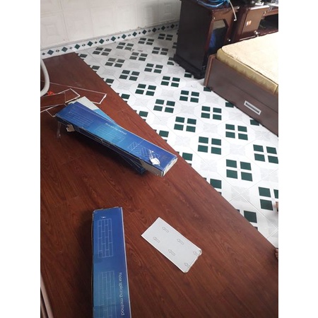 Sàn nhựa Nâu đỏ Giả Vân Gỗ Sang Trọng, dùng trang trí nhà cửa, văn phòng, shop...