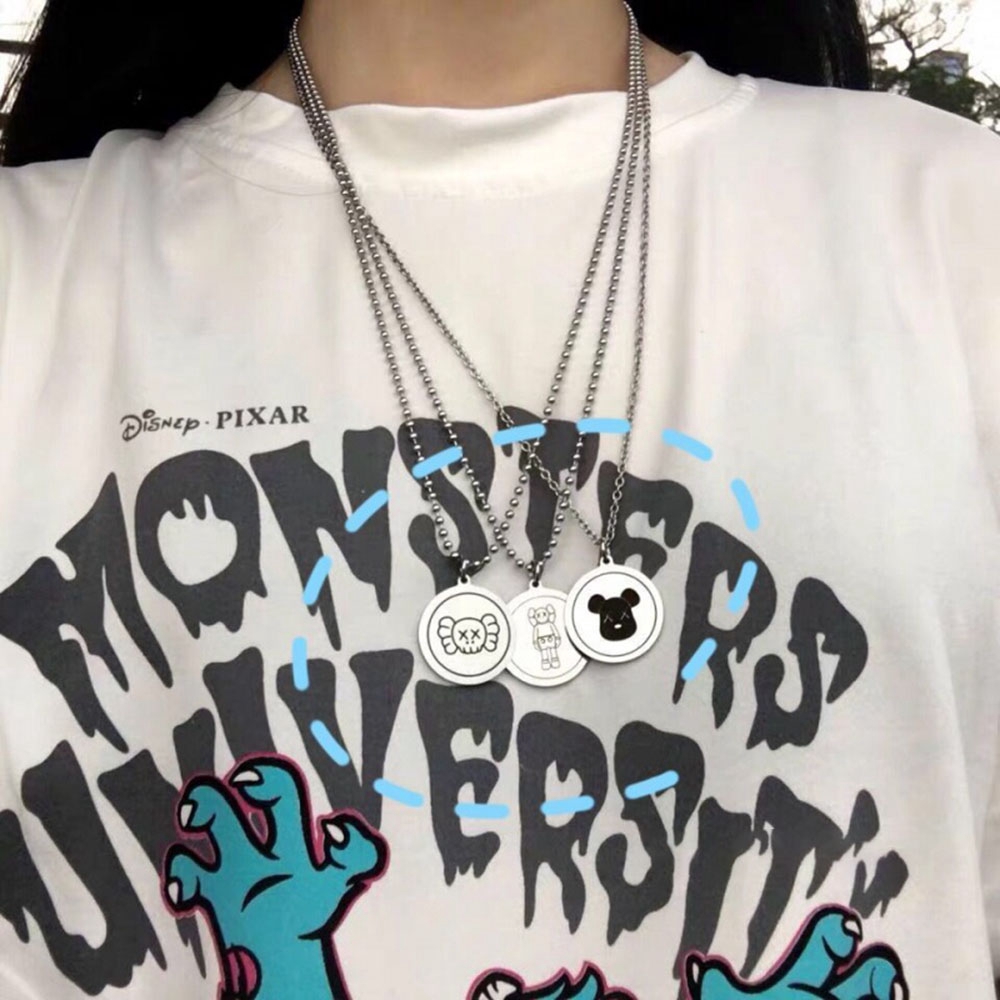 Dây chuyền mặt chạm khắc hoạ tiết hoạt hình độc đáo cho các cặp đôi