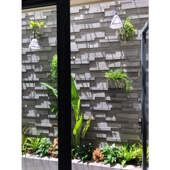Chậu trồng cây, chậu trồng hoa treo tường rào, giếng trời bằng đá ong xám tự nhiên kích thước  R15x15xD30