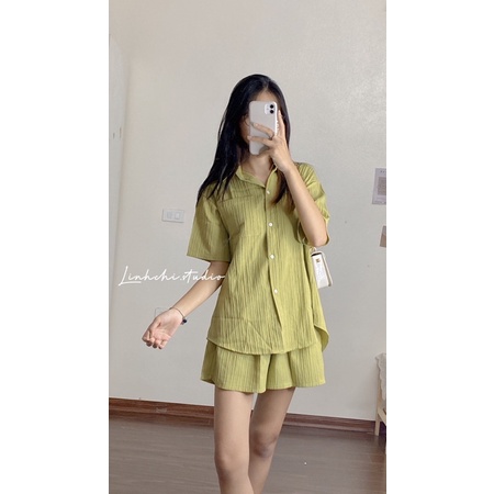 Set bộ áo sơ mi xẻ lưng kèm quần short ống rộng chất đũi gân_Linhchi.studio