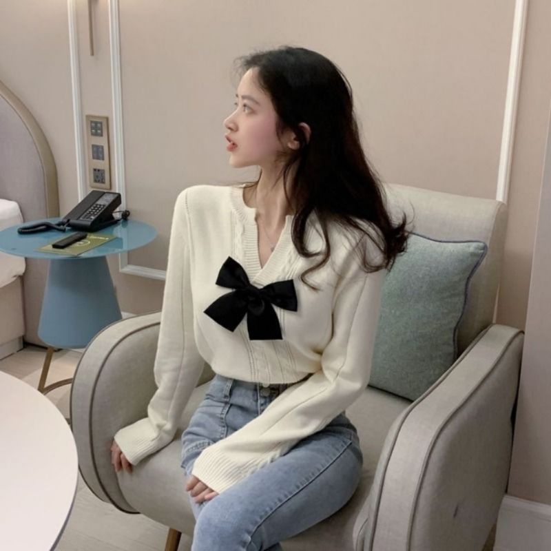 Áo len dài tay xẻ cổ đính nơ trước ngực 💖💖