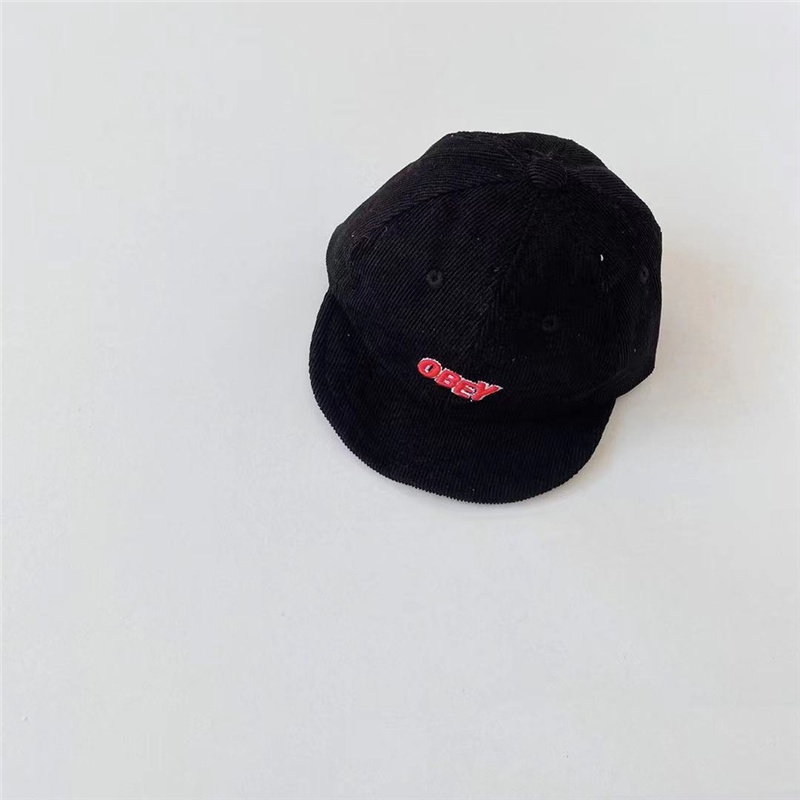 Mũ lưỡi trai nhung mềm mại thêu chữ cho bé