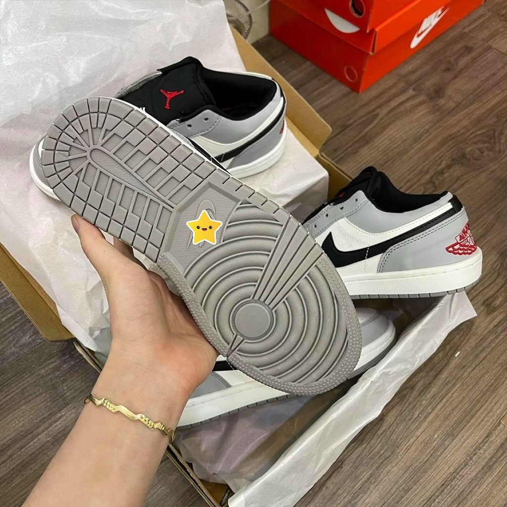 Giày Sneaker Nam Nữ Trắng Xám, Giày Nike Air Jordan 1 Cổ Thấp JD1 Smoke Gót Đỏ