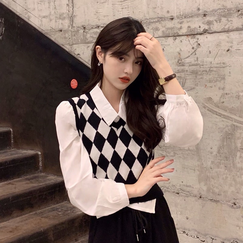 Áo gi-lê họa tiết hình thoi thêu hoa trước ngực