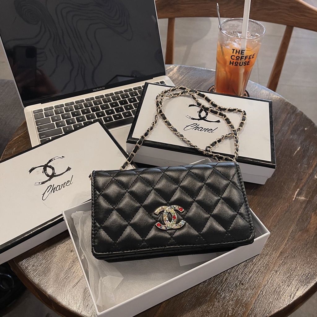Ví Chanel dây xích size 20cm - Chất liệu da mềm, họa tiết trần trám, logo hãng nổi bật, Full box y hình