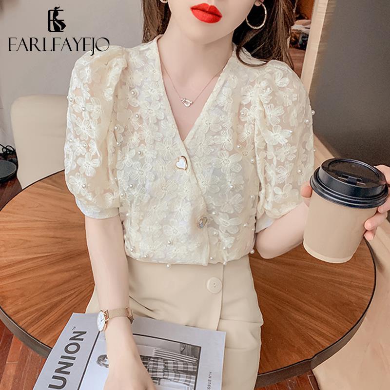 Áo Kiểu Cổ Chữ V Phối Ren Hoa Và Ngọc Trai Phong Cách Vintage