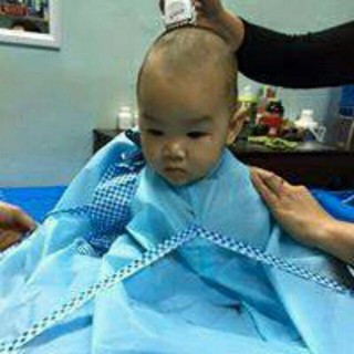 Áo choàng cắt tóc có khay hứng