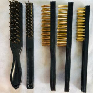 BÀN CHẢI THAU CÁN NHỰA MÀU ĐEN