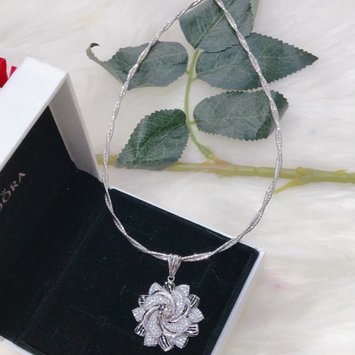 Kiềng Dẻo Hoa Cánh Nhọn 2 Tầng Màu Trắng - Bền Màu, Không Dị Ứng - Đeo Lên Đồ Đi Tiệc Sang Trọng