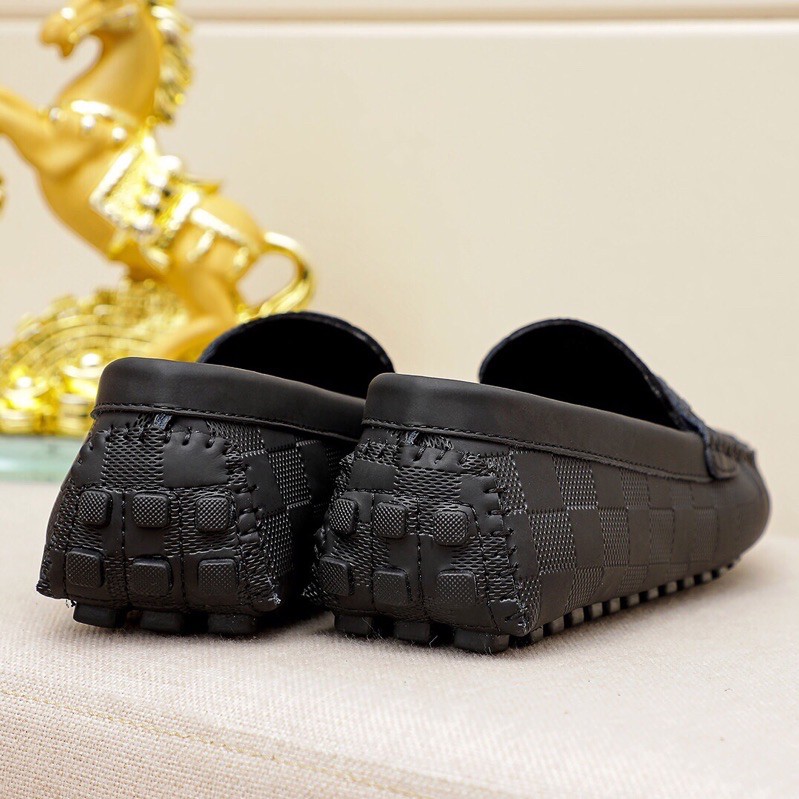 Giày thời trang nam mới của Louis Vuitton = LV da thật cao cấp với thiết kế tinh xảo và tinh tế.