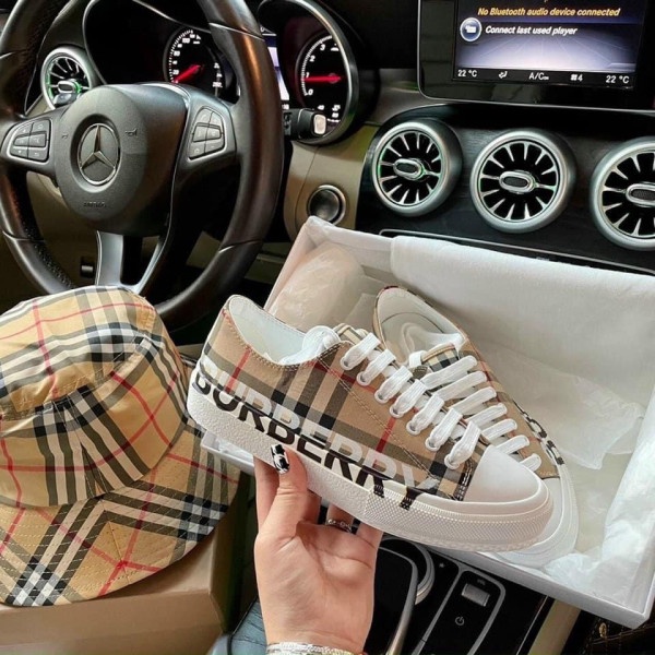 Giày thể thao sneaker Burberry cực xinh đế bằng fullbox êm chân