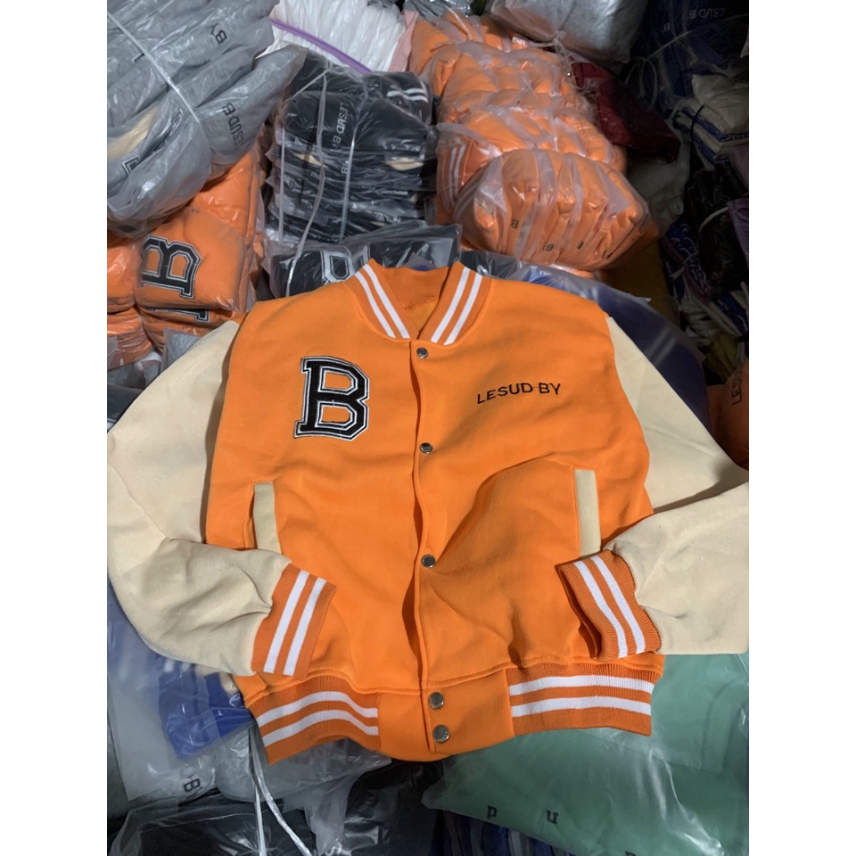 Áo Khoác Nữ Croptop Thêu Chữ B LESUD BY  Vải Nỉ Ngoại Dày Mịn Cao Cấp - Kiểu Bomber Lửng Tay Cánh Dơi ,Nút Bấm