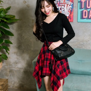 Chân Váy Kẻ Đỏ