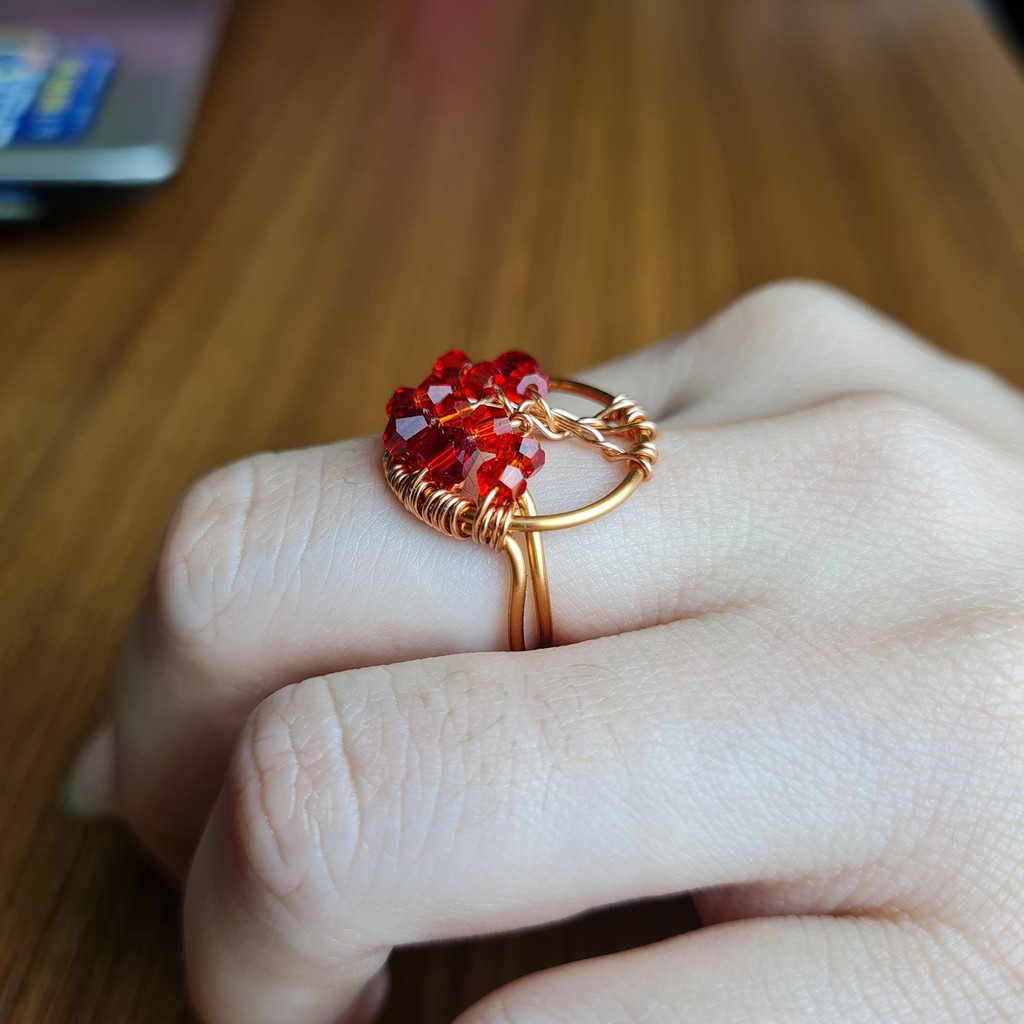 Nhẫn đeo tay phong thủy mệnh hỏa Tree of life đính đá đỏ cho nữ