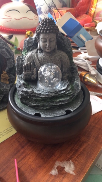 Thác nước phong thuỷ mẫu Phật màu đá mới