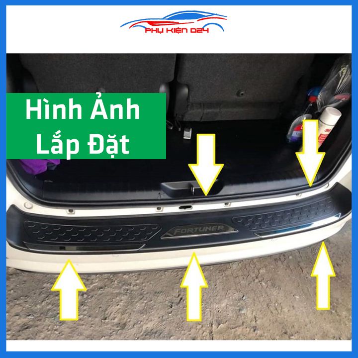 Ốp chống trầy cốp ngoài nhựa đen Fortuner 2017-2018-2019-2020-2021-2022 mẫu 1 chống xước trang trí xe