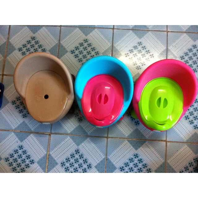 Bô vệ sinh cho bé