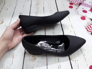 Giày bít mũi gót 2cm thời trang