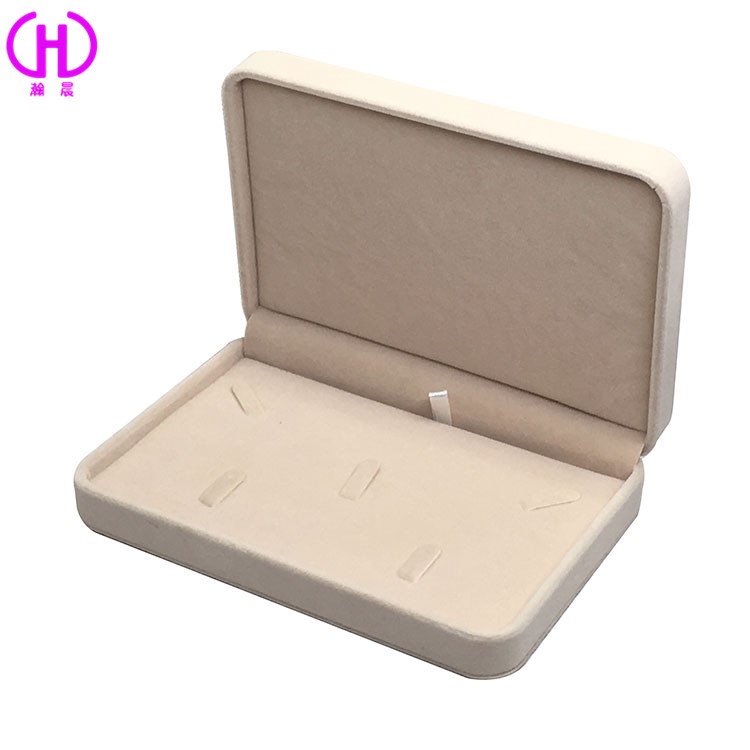 Hộp đựng nhẫn dây chuyền nhiều màu nhiều mẫu đưngj bông tai lắc nhiều kích thước bằng nhung đẹp sang.