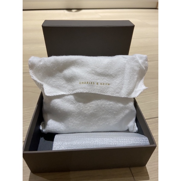 Túi ví CK có dây đeo màu be