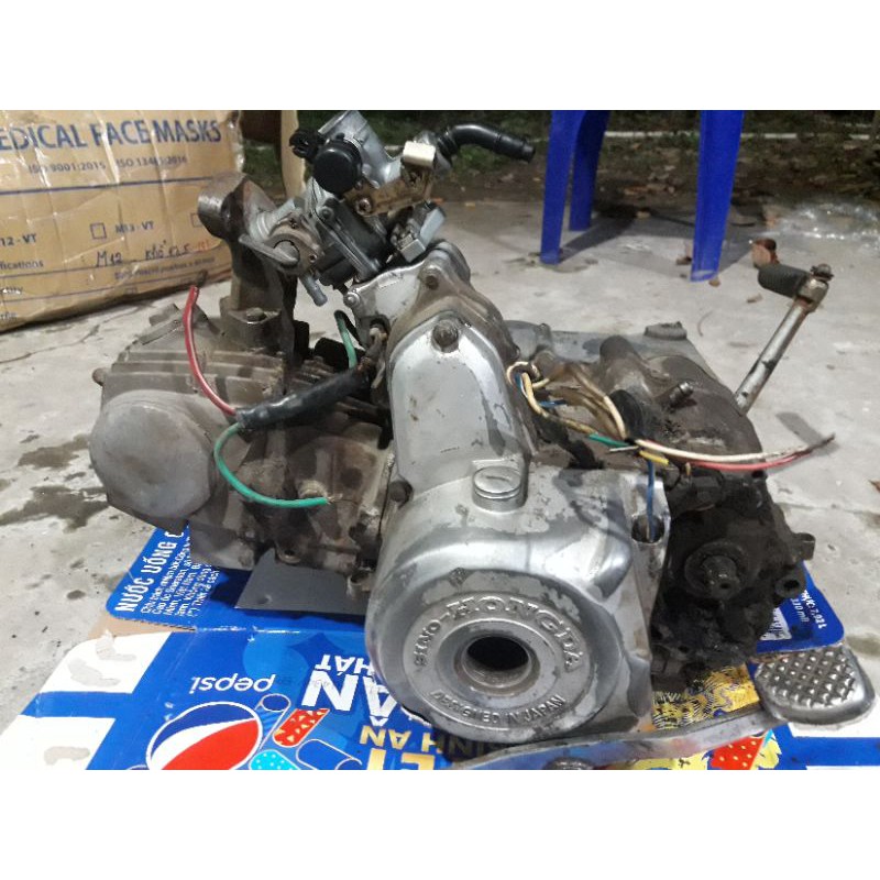 Nguyên cục máy dream hay wave trung quốc rã xe.có luôn bình xăng con