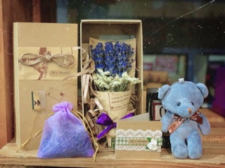 Hộp quà tặng Bó hoa Oải hương Lavender mini kèm gấu bông ( tặng thiệp + túi hương )